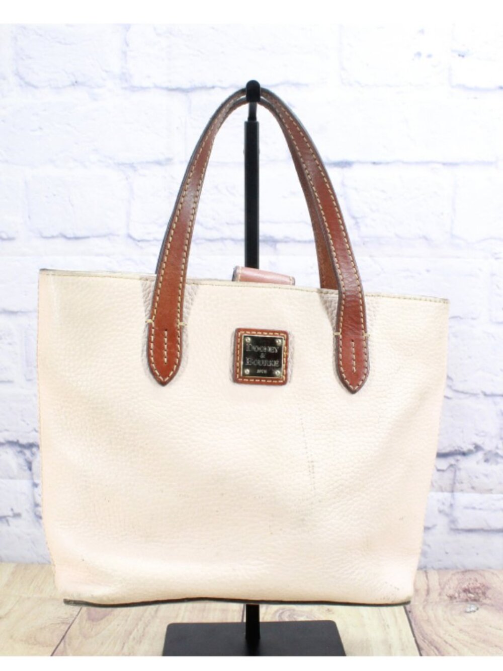 Dooney & Bourke Cream Pebbled Tote Brown Handles Pockets Lined Zip Gold Hardware